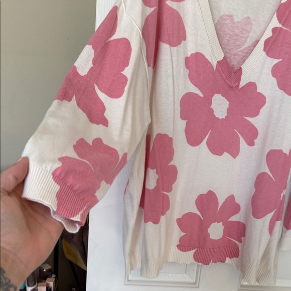 Torrid Pink and White Floral V-Neck Sweater - Picture 3 of 5